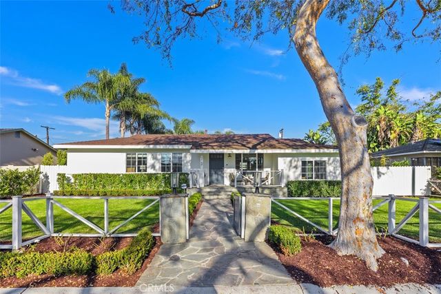 $1,995,000 | 222 Lillian Place | East Costa Mesa