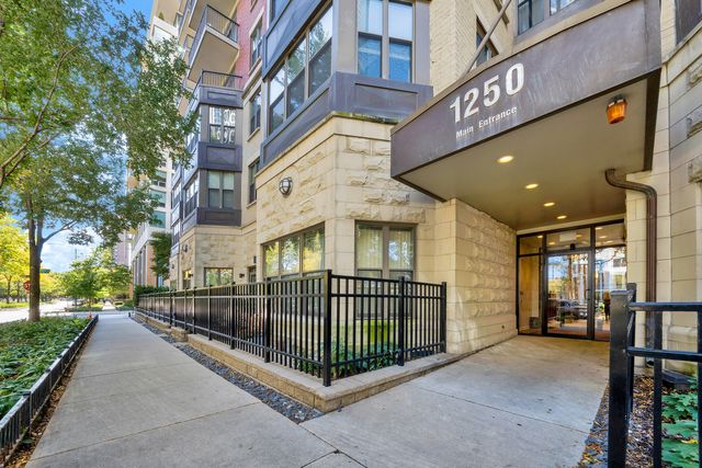 $3,700 | 1250 South Indiana Avenue, Unit 1206 | Prairie District