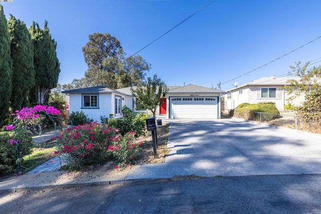 $1,488,888 | 25453 Uvas Court | Fairview