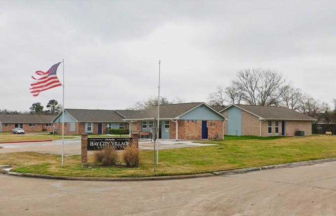 a view of a house with a big yard