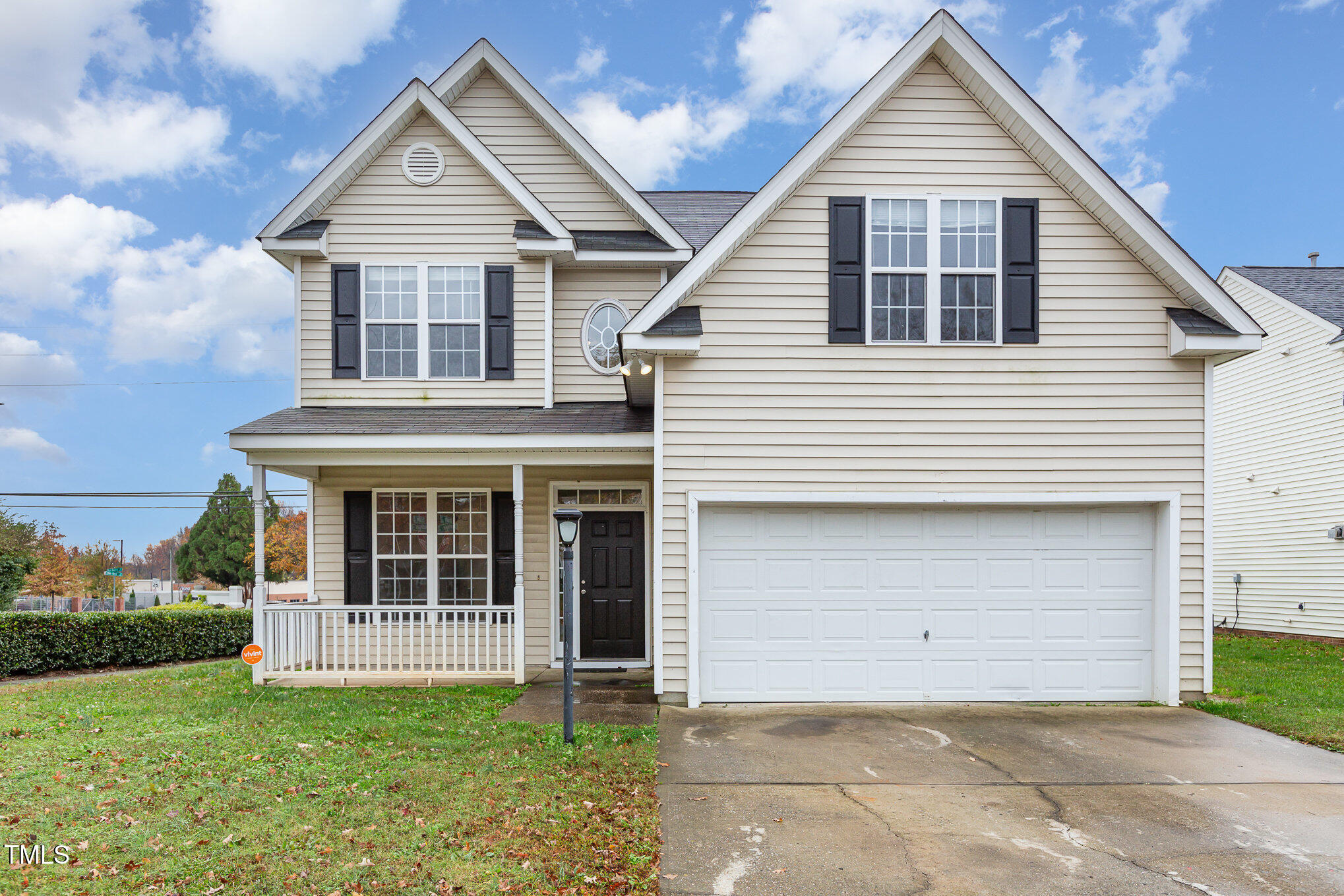 a view of a house with yard