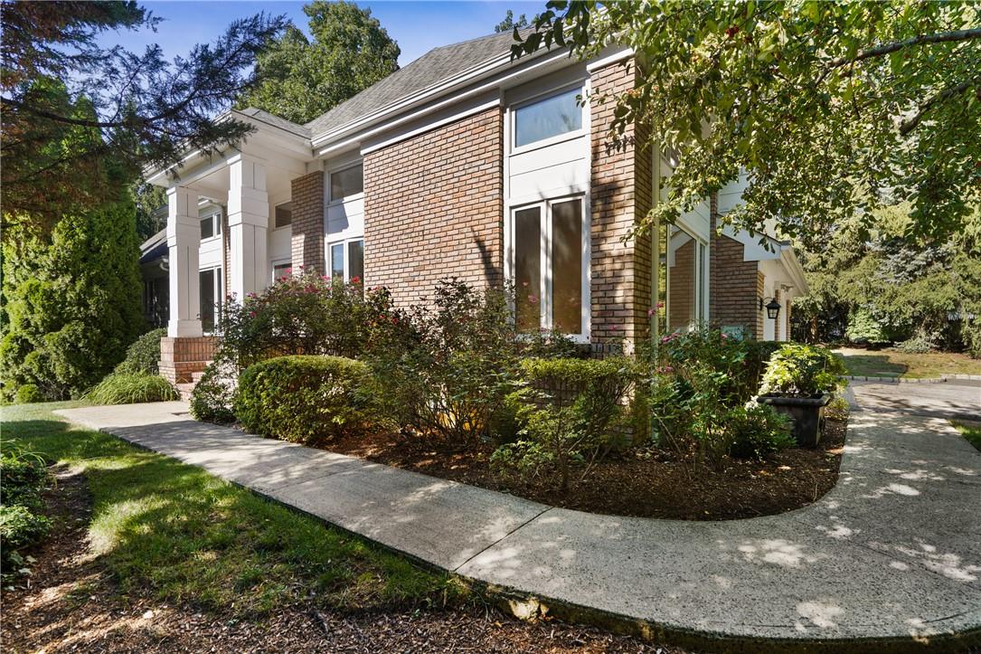 a view of a house with backyard and garden