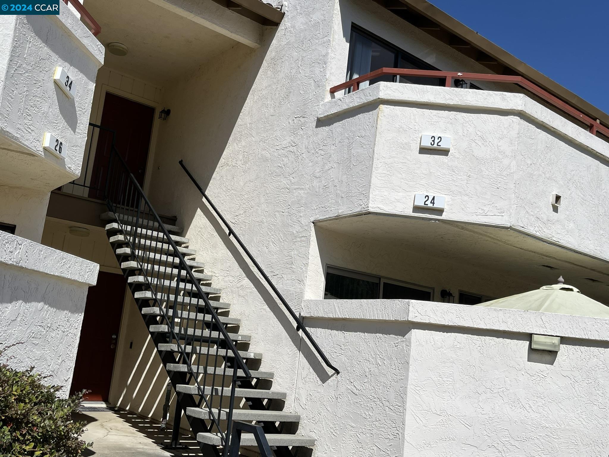 a view of entryway and hall