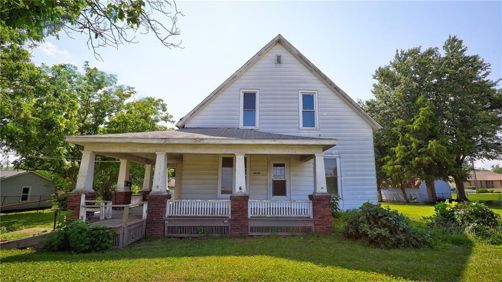 a view of house with a yard