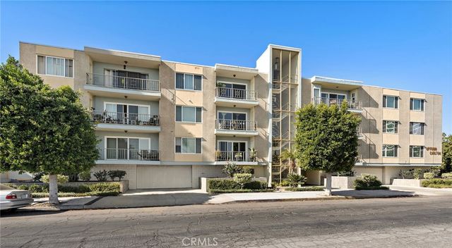 $649,900 | 3695 Linden Avenue, Unit 9C | Bixby Knolls