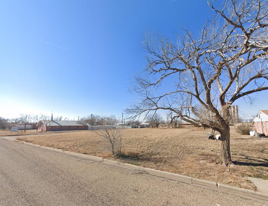 a view of a yard next to a building