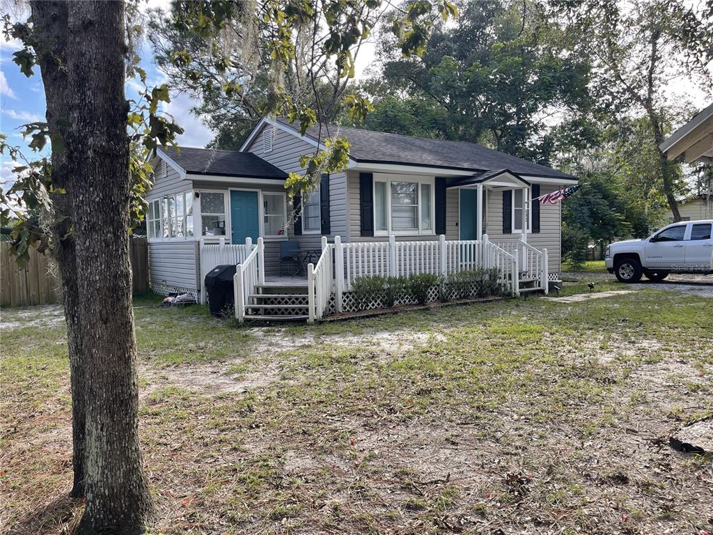 a view of a house with backyard and sitting area