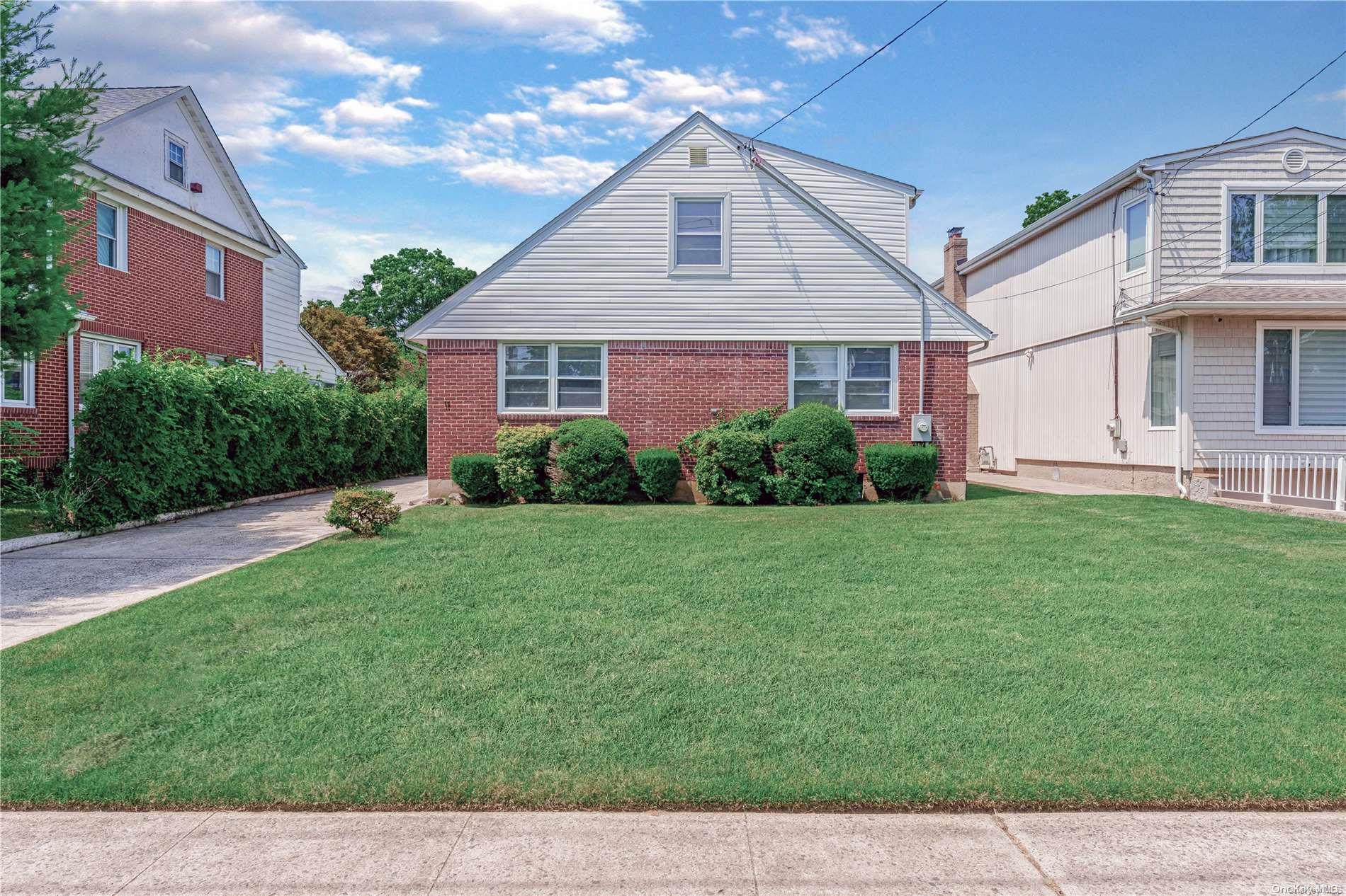 a view of a yard in front of a house