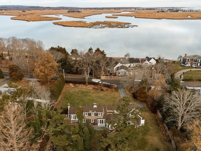 $2,600,000 | 275 Powder Point Avenue | Duxbury