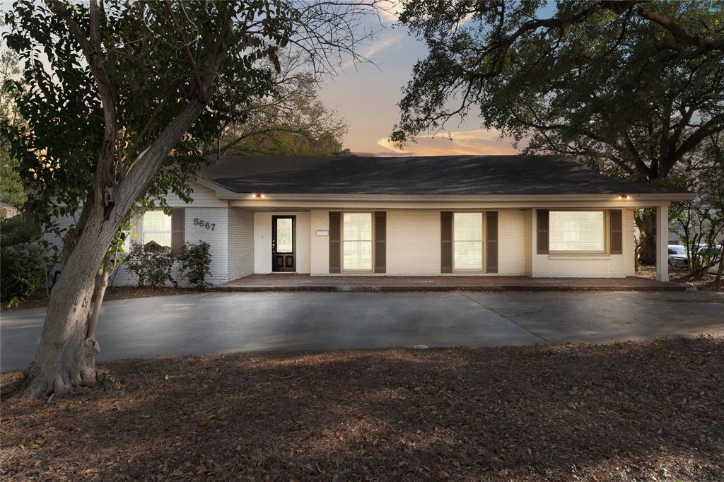 front view of house with yard and lake view