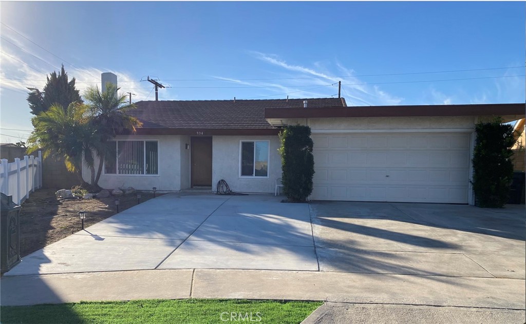 a view of a house with a garage