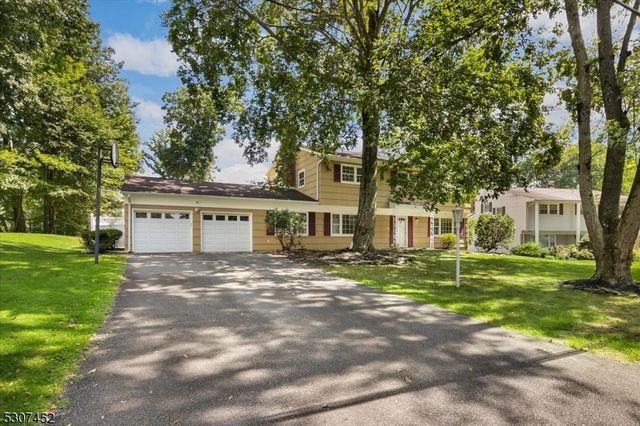 $775,000 | 35 Druid Hill Drive | Parsippany