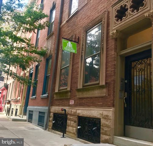 $1,895 | 1949 Locust Street, Unit 3F | Rittenhouse Square