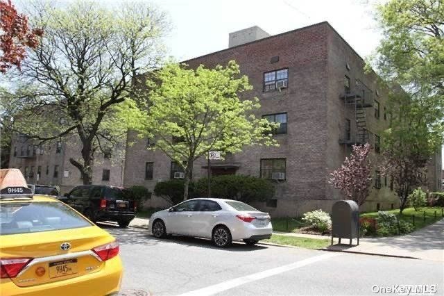 $1,995 | 78-35 147th Street, Unit 3E | Kew Gardens Hills