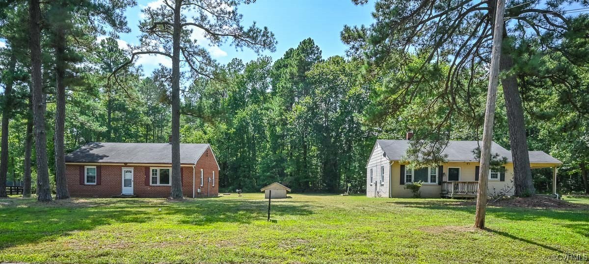 a view of a house with a yard