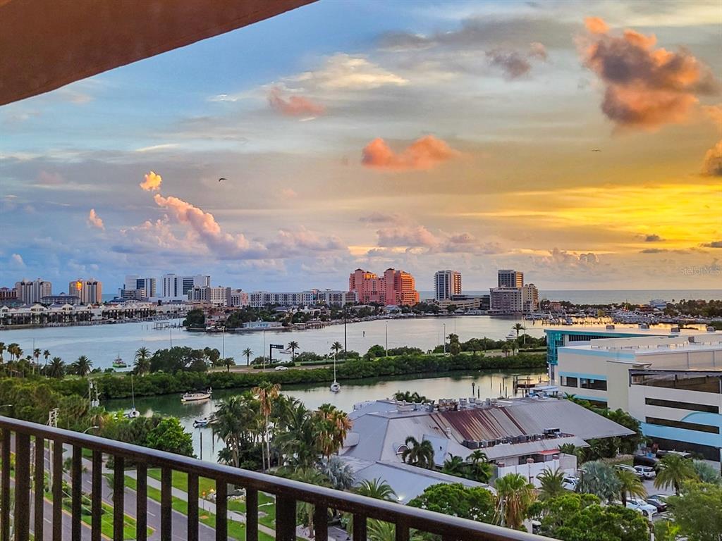 Wonderful Sunset viewing from you oversized balcony