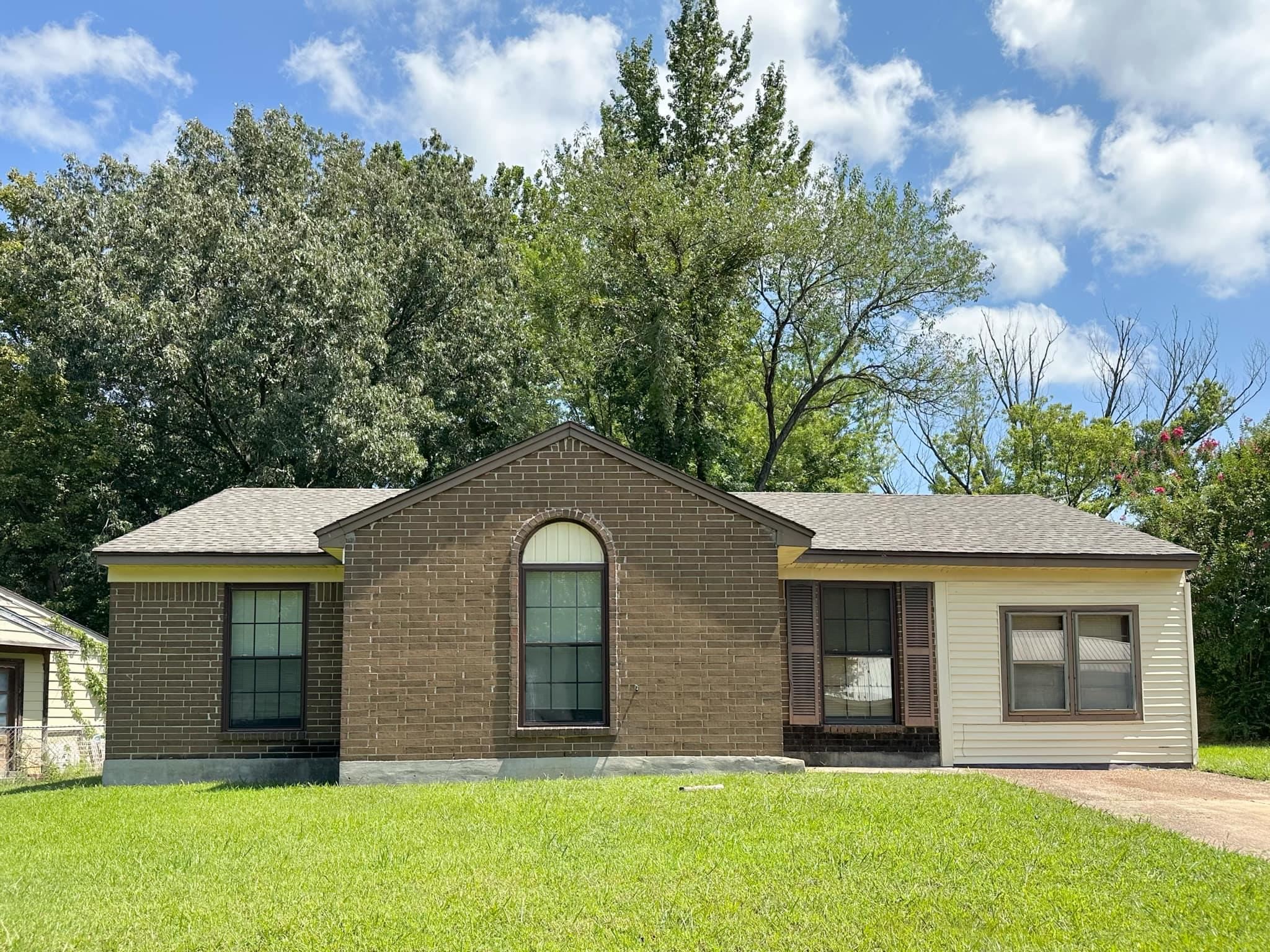 Ranch-style home with a front lawn