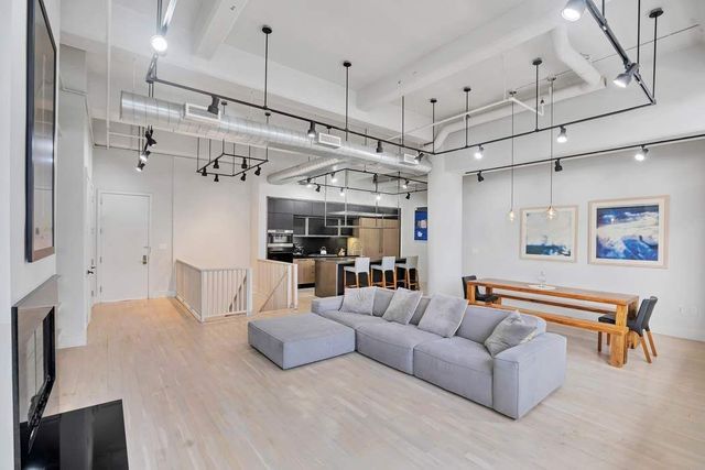 $3,999,999 | 360 Furman Street, Unit 202 | Brooklyn Heights