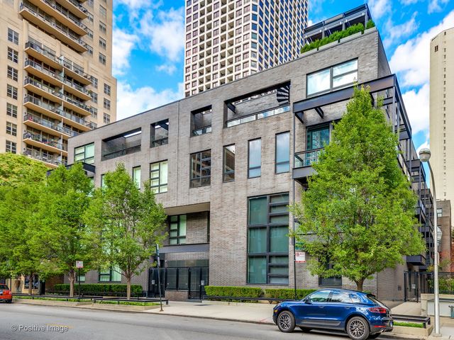 $3,100,000 | 1021 North Dearborn Street | Gold Coast