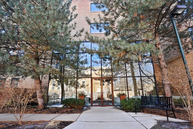 $3,975 | 2100 North Racine Avenue, Unit 2C | DePaul