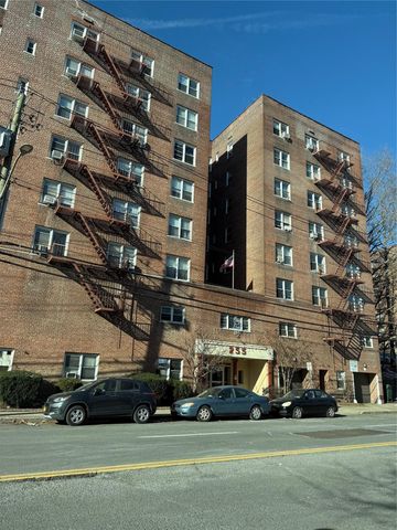 $2,100 | 255 Bronx River Road, Unit 3L | Wakefield Park