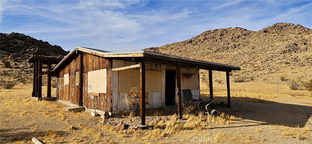 a view of a backyard of the house