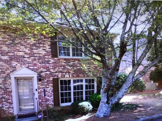 $292,000 | 2411 Northlake Court Northeast | Northlake Condominiums