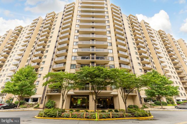 $269,900 | 307 Yoakum Parkway, Unit 1510 | Watergate at Landmark Condominiums