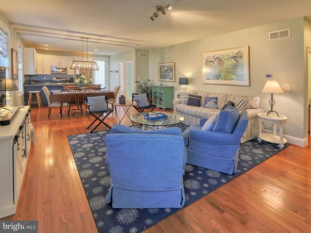 $675,000 | 20852 Kenwood Lane, Unit 51A