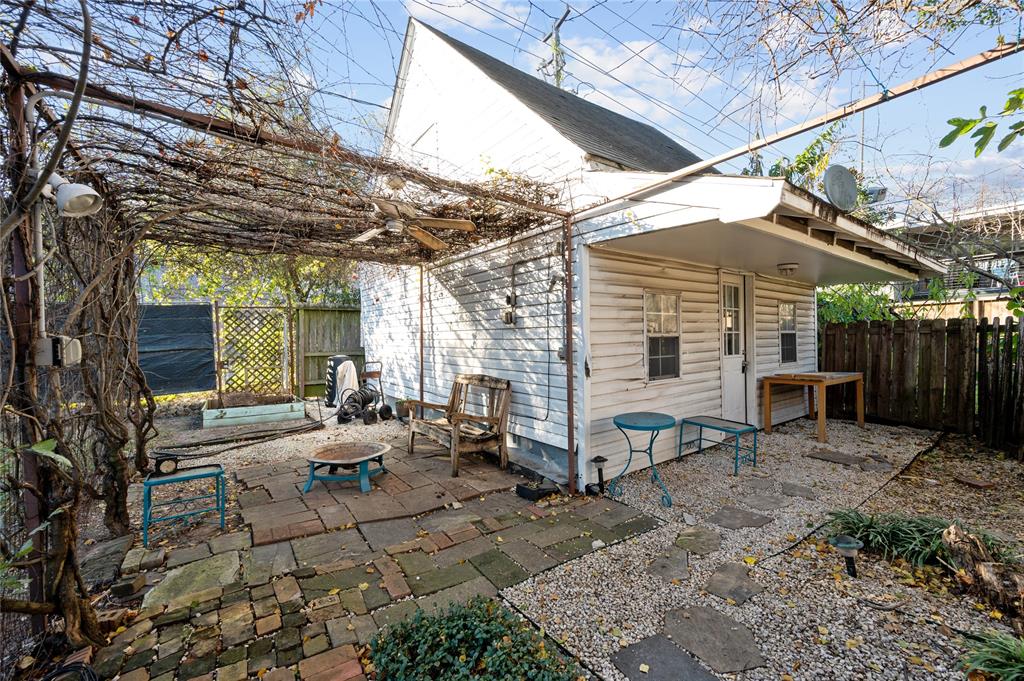 a view of a backyard with sitting area and furniture