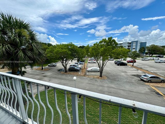 $1,750 | 480 Executive Center Drive, Unit 3N | West Palm Beach