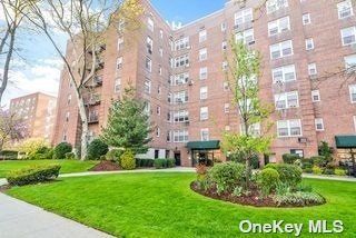 $285,000 | 27-10 Parsons Boulevard, Unit 2F | Flushing