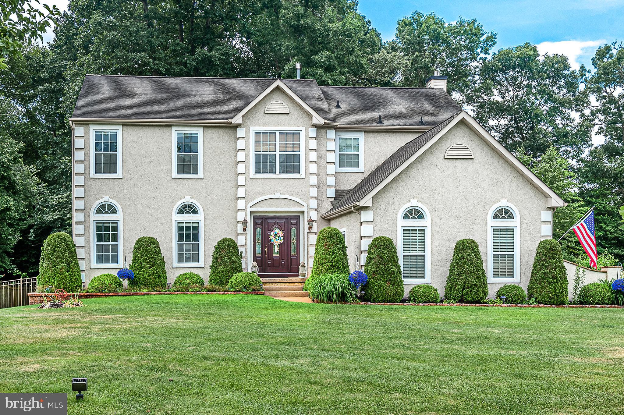 a view of a house with backyard