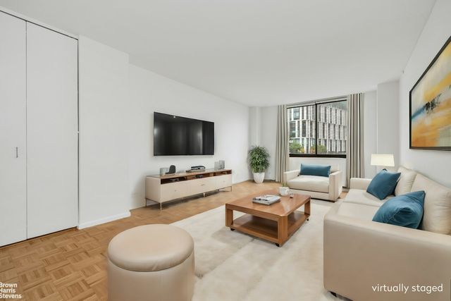 $1,190,000 | 295 Greenwich Street, Unit 6C | TriBeCa