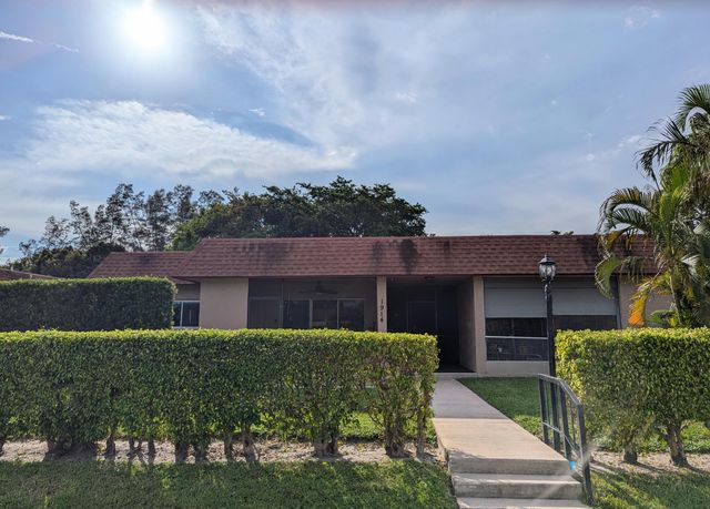 $220,000 | 1914 Palmland Drive, Unit B | Hunters Run