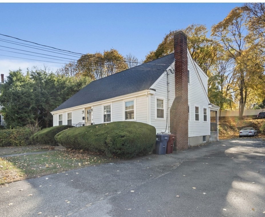 a view of a house with a backyard