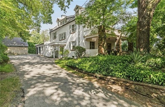 $1,699,000 | 555 West 227th Street | Spuyten Duyvil