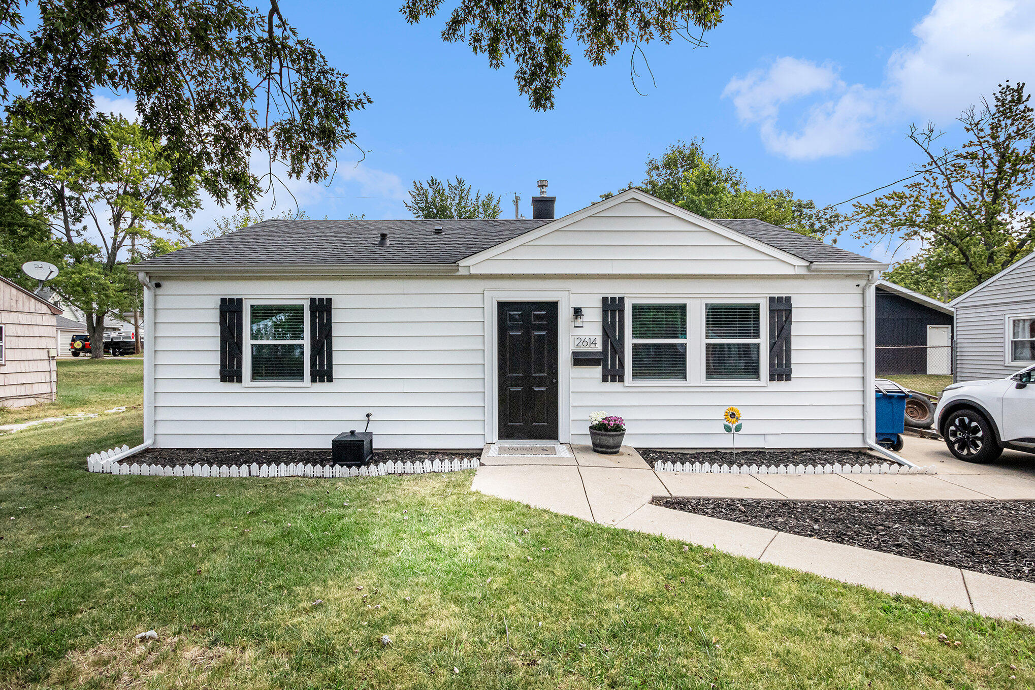 a view of a house with a yard