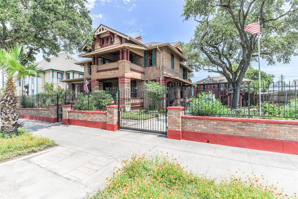 front view of house with a yard