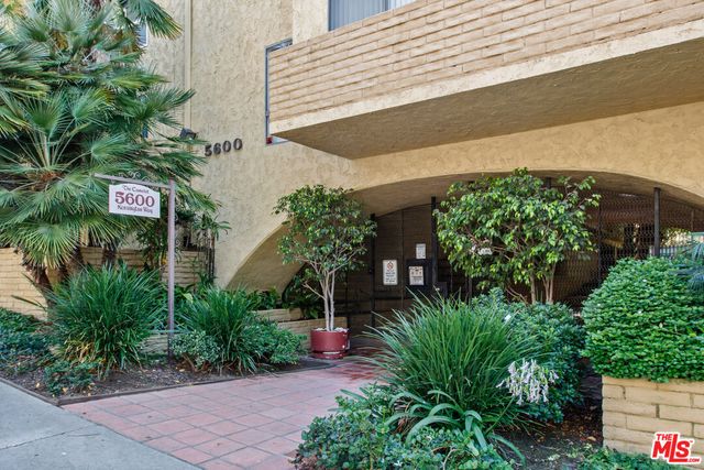 $675,000 | 5600 Kensington Way, Unit 1 | Fox Hills