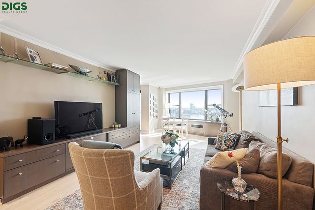 $1,450,000 | 55 East End Avenue, Unit 12D | Upper East Side