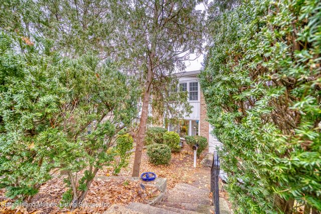 $714,888 | 53 Cedar Terrace | Grymes Hill