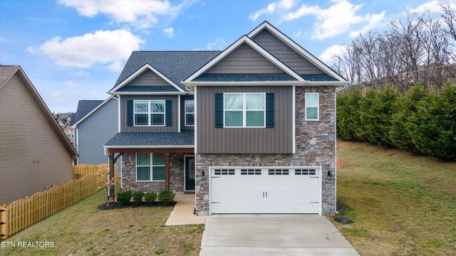 Homes for Sale with a Garage in Devonshire Ii Knoxville, TN | Compass