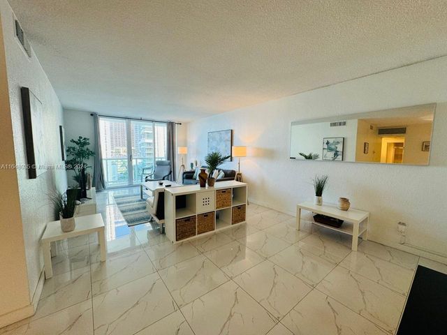 $4,600 | 3901 South Ocean Drive, Unit 10G | South Central Beach