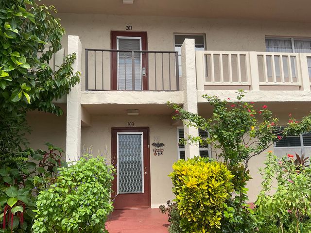 $139,000 | 2 Abbey Lane, Unit 203 | Villages of Oriole