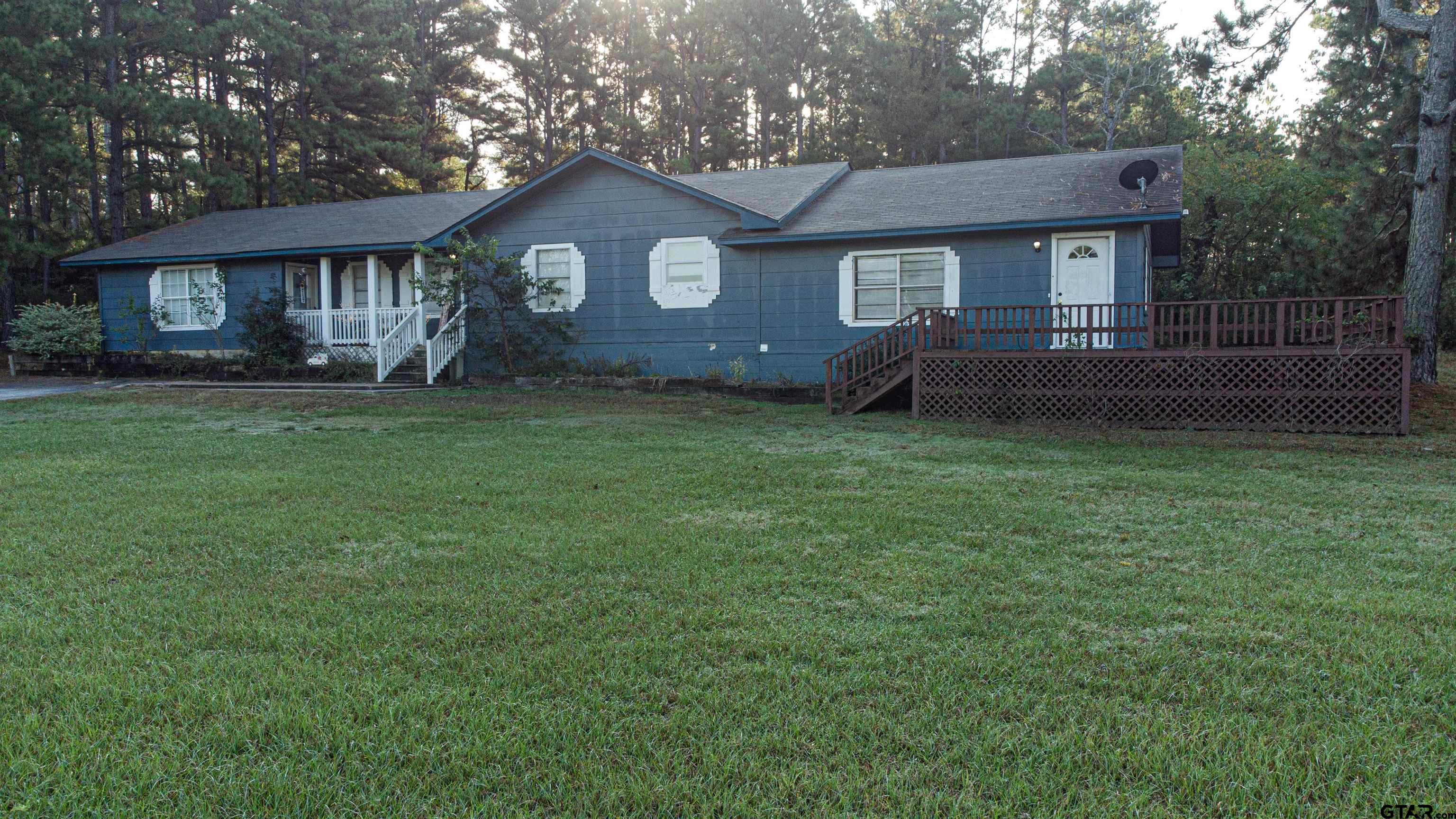 a view of a house with a backyard