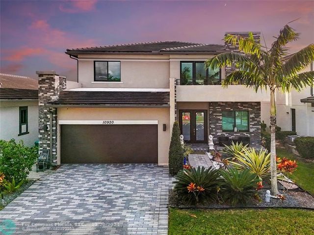 $1,089,999 | 10920 Vista Terrace