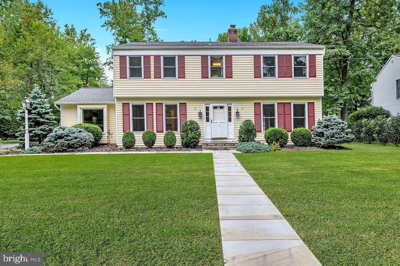 Classic Colonial in Desirable Pine Knoll