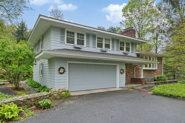 $895,000 | 66 Oak Hill Road | Southborough