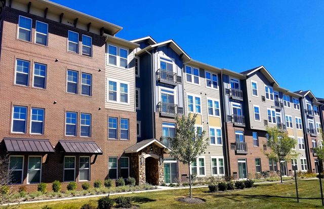 $2,206 | 700 East Algonquin Road, Unit 2305 | Schaumburg